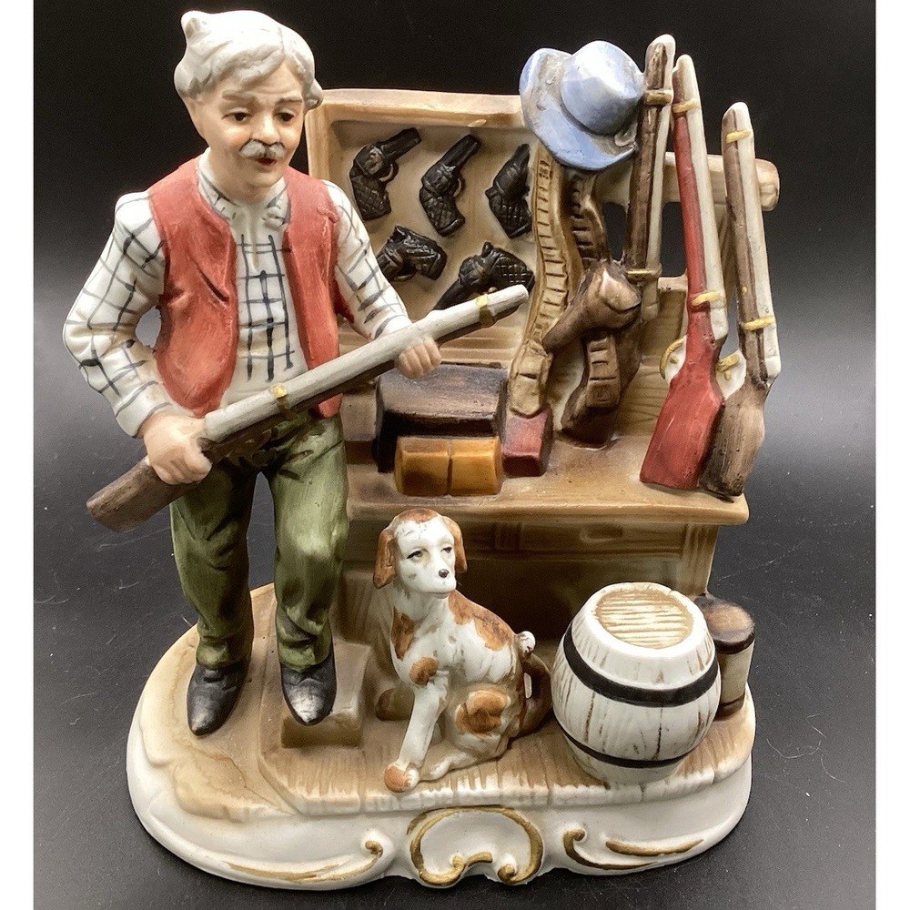 Vintage Hunter Dog & Guns Figurine Ceramic Porcelain Hunting Guns 6.25" Decor